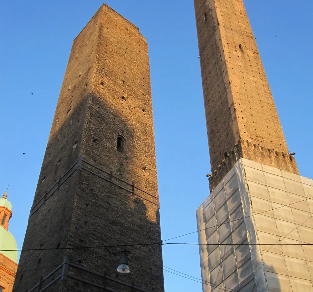 A Postcard From Bologna: Good Vibrations